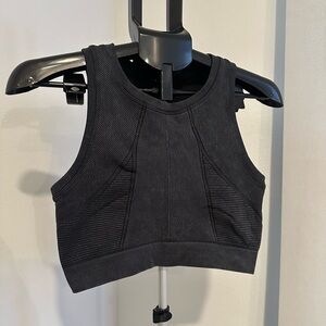 Faded black workout set with crop top bra and matching leggings #activewear